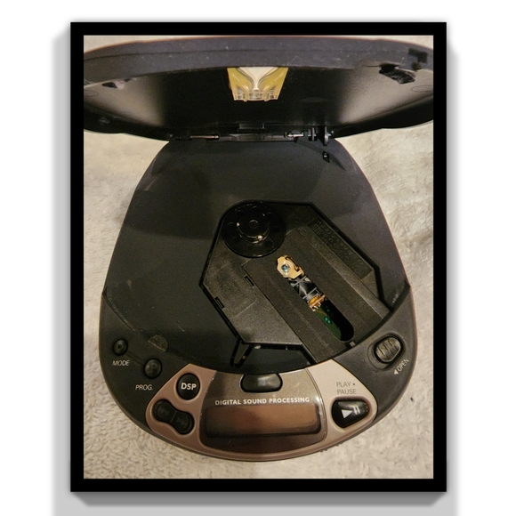 Magnavox Portable CD Player - Picture 5 of 15